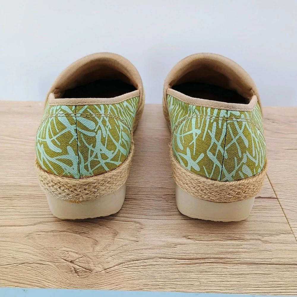 Dansko Victoria Clogs Womens 38 US 7.5 8 Green Botanical Canvas Slip On Shoes